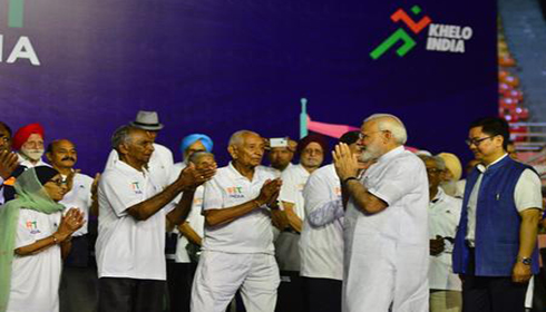 Narendra Modi with veteran sportsperson after launching Fit India Movement