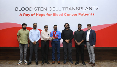 Dr Narendra Agarwal felicitating stem cell donons Photo: DTMT 