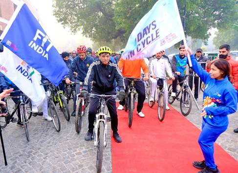 Dr Mandaviya Flags Off ‘Fit India Sundays on Cycle’ Initiative to Promote Health and Sustainability